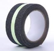 Лента противоскользящая с фотолюминесцентной полосой 50мм*5м